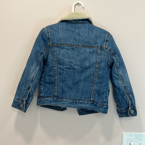 Gap jean jacket. Size xs. - Picture 3 of 3